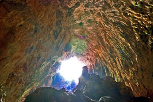 La grotte de Skoteino, une cavit impressionnante...